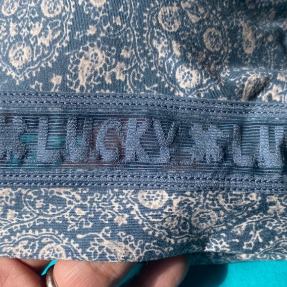 Lot of 2 Wireless Lounge Bras - Picture 5 of 7